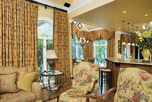 window treatments along a wall bordering a great room and kitchen